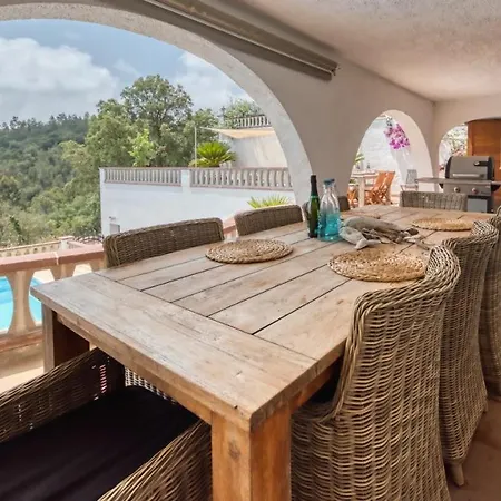 Montbarbat Sleeps 8 Pool Wifi