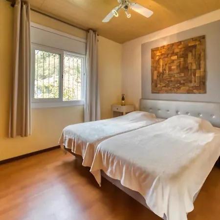 Montbarbat Sleeps 8 Pool Wifi Villa *