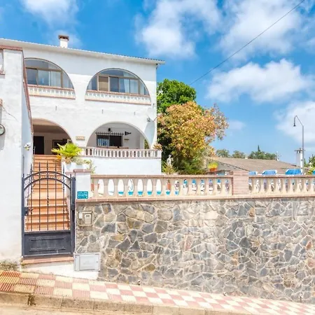 Montbarbat Sleeps 8 Pool Wifi Lloret de Mar