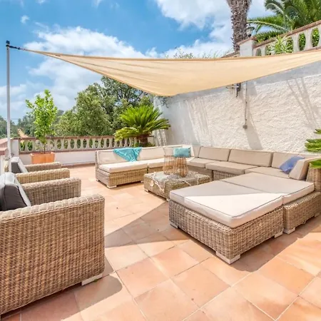 Montbarbat Sleeps 8 Pool Wifi فيلة *